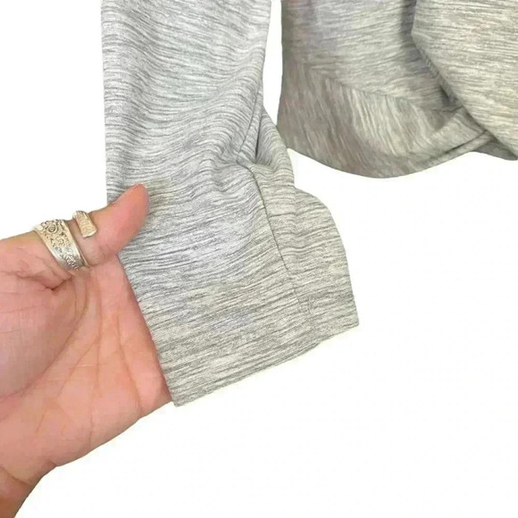 Old Navy Breathe On active tee - Picture 2 of 5